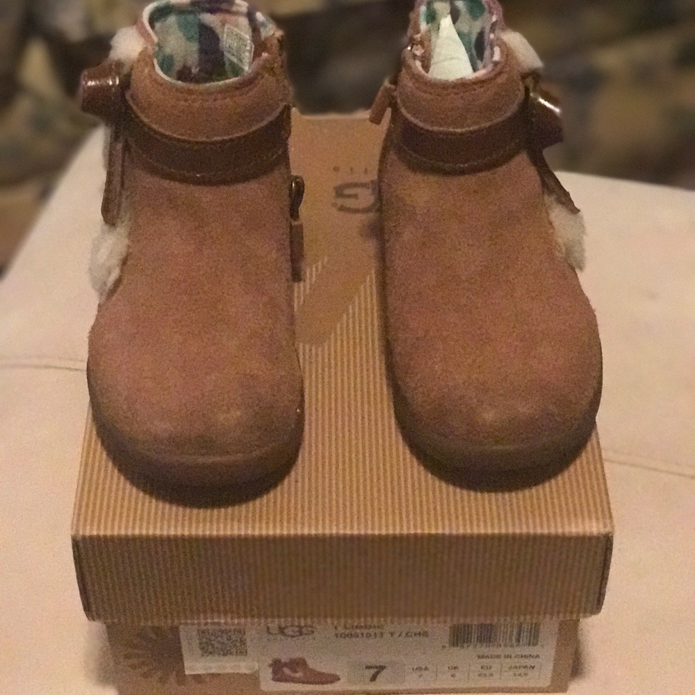 Ugg Libbie boots for toddler girl size 7 like new